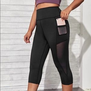 Victoria’s Secret Sport Cropped Knockout Leggings with Pockets and Mesh Detail